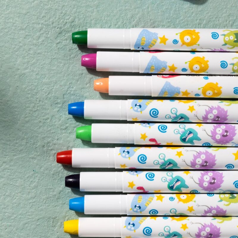 DELI EC211-12 GEL CRAYON SET - Color May Vary